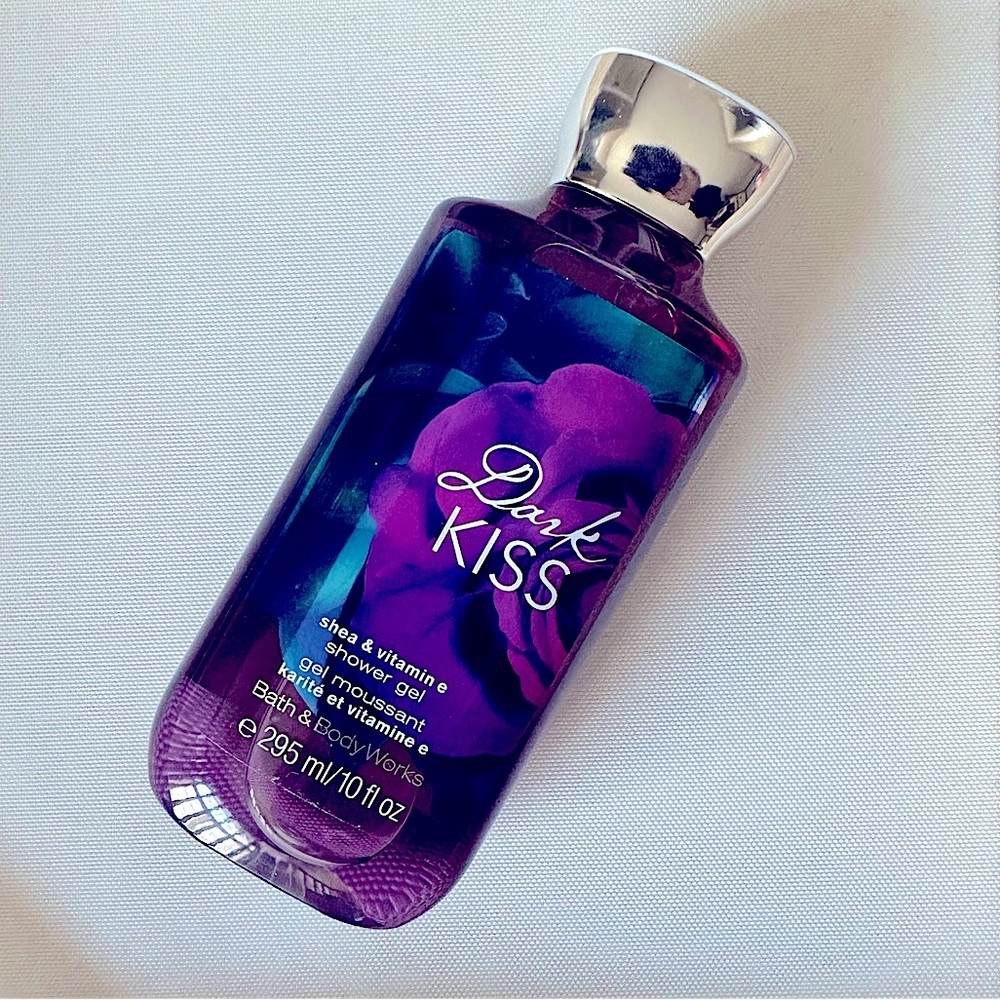 π«2/$25π« Bath & Body Works Dark Kiss Shower Gel Body Wash with Shea & Vitamin E - Picture 2 of 3